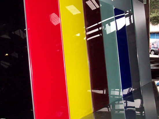 Vidros serigrafados em cores marcantes