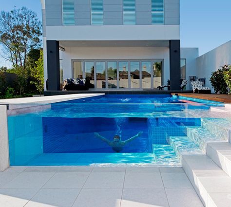 piscina com vidro na lateral