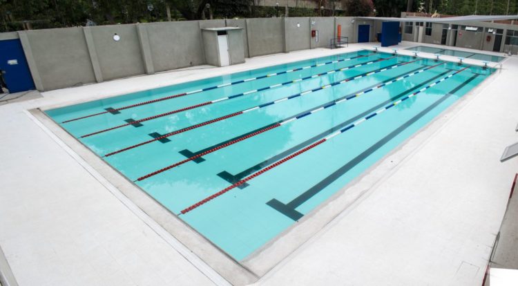 Piscina olímpica com 6 raias