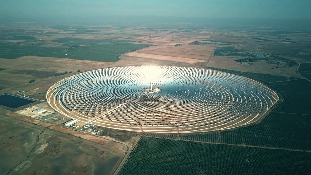 Usina de energia solar concentrada, redonda.