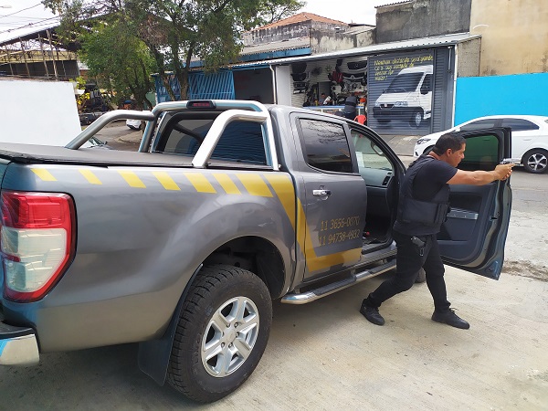 Vigilante de segurança armado